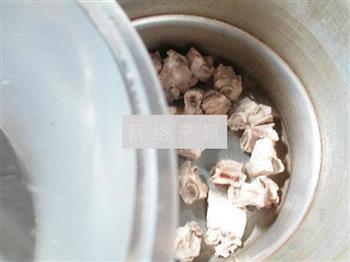玉米佛手瓜排骨汤怎么做，玉米佛手瓜排骨汤怎么做好吃，玉米佛手瓜排骨汤做法