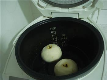 冰糖燉雪梨怎么做，冰糖燉雪梨怎么做好吃，冰糖燉雪梨做法