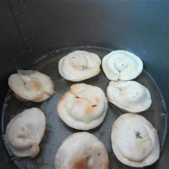 电压锅煎饺子怎么做，电压锅煎饺子怎么做好吃，电压锅煎饺子做法