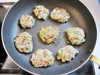 莲藕饼怎么做，莲藕饼怎么做好吃，莲藕饼做法