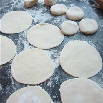 油煎糖饺怎么做，油煎糖饺怎么做好吃，油煎糖饺做法