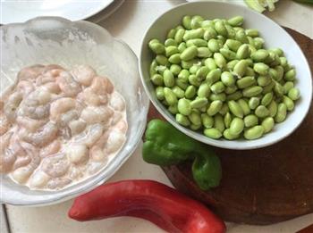 虾仁炒毛豆米怎么做，虾仁炒毛豆米怎么做好吃，虾仁炒毛豆米做法