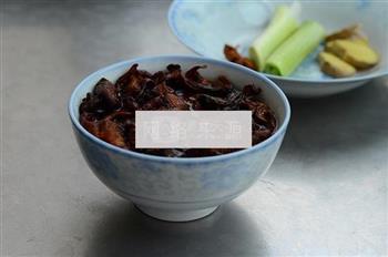 榛蘑鸡腿汤怎么做，榛蘑鸡腿汤怎么做好吃，榛蘑鸡腿汤做法