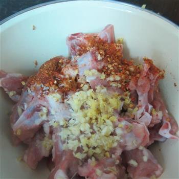 烤鸭骨怎么做，烤鸭骨怎么做好吃，烤鸭骨做法