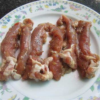 烤鸭骨怎么做，烤鸭骨怎么做好吃，烤鸭骨做法