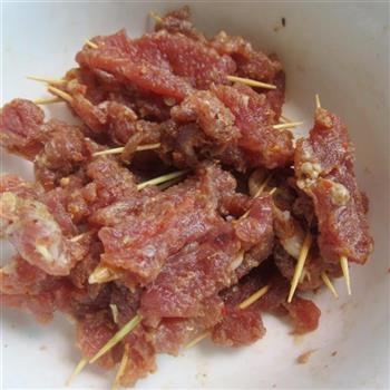 烤牙签肉怎么做，烤牙签肉怎么做好吃，烤牙签肉做法