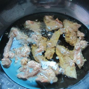 炸骨排怎么做，炸骨排怎么做好吃，炸骨排做法