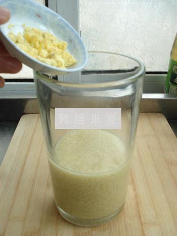 蛋黄小米糊怎么做，蛋黄小米糊怎么做好吃，蛋黄小米糊做法
