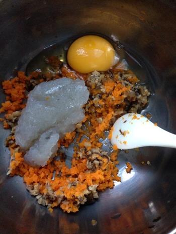 胡萝卜香菇虾饼怎么做，胡萝卜香菇虾饼怎么做好吃，胡萝卜香菇虾饼做法