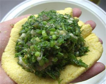 杂粮茴香贴饼子怎么做，杂粮茴香贴饼子怎么做好吃，杂粮茴香贴饼子做法