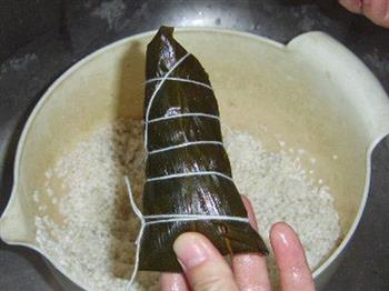 紫薯桂园肉甜粽怎么做，紫薯桂园肉甜粽怎么做好吃，紫薯桂园肉甜粽做法
