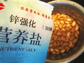 香炒南瓜籽怎么做，香炒南瓜籽怎么做好吃，香炒南瓜籽做法