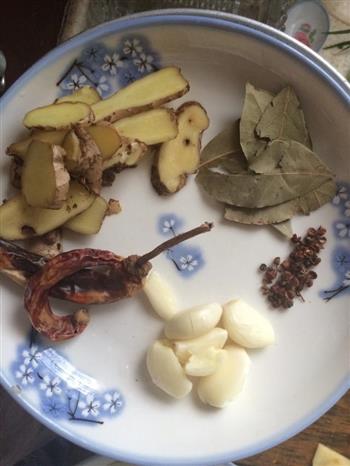 干锅螃蟹怎么做，干锅螃蟹怎么做好吃，干锅螃蟹做法
