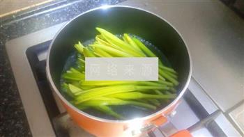 黄花菜汤怎么做，黄花菜汤怎么做好吃，黄花菜汤做法
