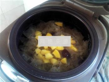 黄桃银耳汤怎么做，黄桃银耳汤怎么做好吃，黄桃银耳汤做法