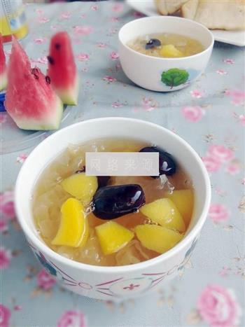 黄桃银耳汤怎么做，黄桃银耳汤怎么做好吃，黄桃银耳汤做法