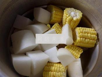 玉米萝卜猪蹄汤怎么做，玉米萝卜猪蹄汤怎么做好吃，玉米萝卜猪蹄汤做法