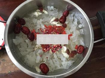 银耳糖水怎么做，银耳糖水怎么做好吃，银耳糖水做法