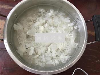 银耳糖水怎么做，银耳糖水怎么做好吃，银耳糖水做法