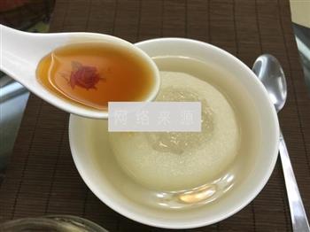 蜂蜜雪梨燕窝怎么做，蜂蜜雪梨燕窝怎么做好吃，蜂蜜雪梨燕窝做法