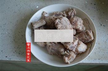 黄花土豆胡萝卜骨汤怎么做，黄花土豆胡萝卜骨汤怎么做好吃，黄花土豆胡萝卜骨汤做法