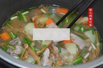 黄花土豆胡萝卜骨汤怎么做，黄花土豆胡萝卜骨汤怎么做好吃，黄花土豆胡萝卜骨汤做法