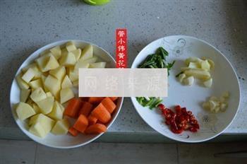 黄花土豆胡萝卜骨汤怎么做，黄花土豆胡萝卜骨汤怎么做好吃，黄花土豆胡萝卜骨汤做法