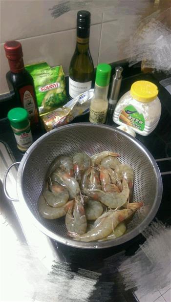 蒜蓉牛油煎虾怎么做，蒜蓉牛油煎虾怎么做好吃，蒜蓉牛油煎虾做法