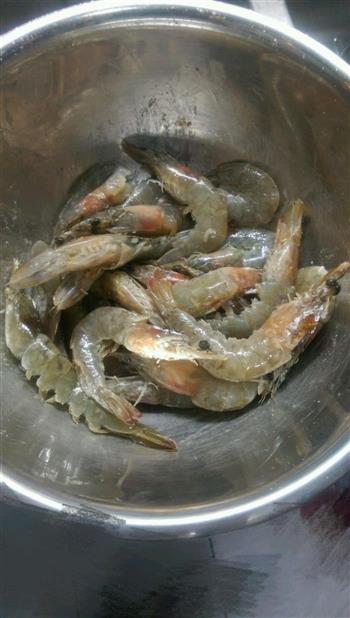蒜蓉牛油煎虾怎么做，蒜蓉牛油煎虾怎么做好吃，蒜蓉牛油煎虾做法