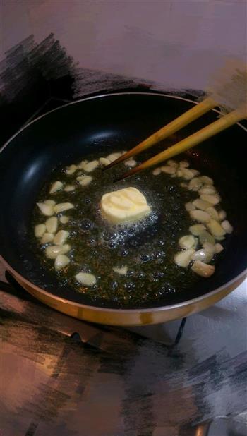 蒜蓉牛油煎虾怎么做，蒜蓉牛油煎虾怎么做好吃，蒜蓉牛油煎虾做法