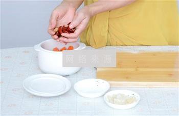 红枣木瓜炖牛奶怎么做，红枣木瓜炖牛奶怎么做好吃，红枣木瓜炖牛奶做法
