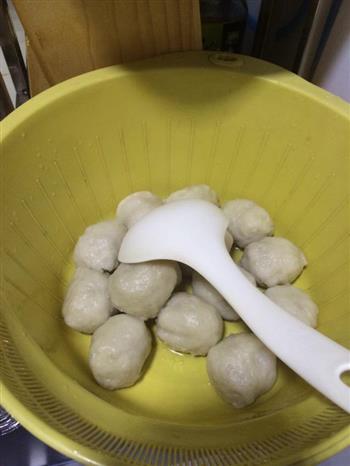 酱油闷鱼丸怎么做，酱油闷鱼丸怎么做好吃，酱油闷鱼丸做法