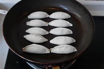 韭菜馅肉锅贴怎么做，韭菜馅肉锅贴怎么做好吃，韭菜馅肉锅贴做法