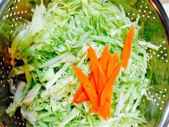 土豆条炒包菜丝怎么做，土豆条炒包菜丝怎么做好吃，土豆条炒包菜丝做法