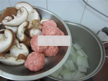 香菇冬瓜肉丸汤怎么做，香菇冬瓜肉丸汤怎么做好吃，香菇冬瓜肉丸汤做法