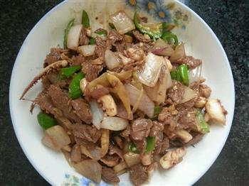 牛肉小炒鱿鱼怎么做，牛肉小炒鱿鱼怎么做好吃，牛肉小炒鱿鱼做法