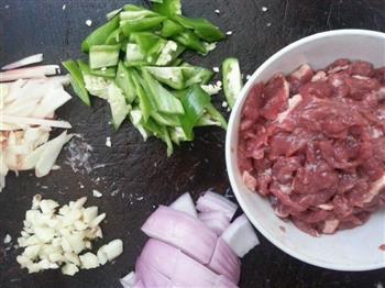 牛肉小炒鱿鱼怎么做，牛肉小炒鱿鱼怎么做好吃，牛肉小炒鱿鱼做法