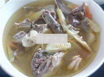 鲜笋胡萝卜老鸭汤怎么做，鲜笋胡萝卜老鸭汤怎么做好吃，鲜笋胡萝卜老鸭汤做法