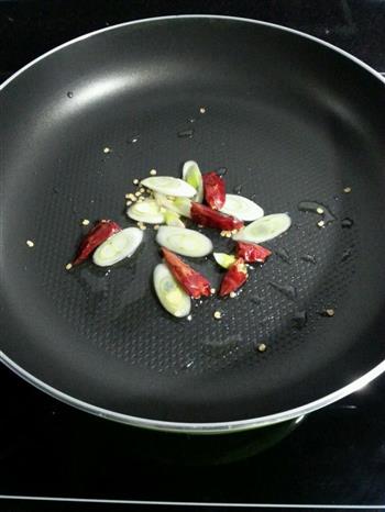 西芹炒百合怎么做，西芹炒百合怎么做好吃，西芹炒百合做法