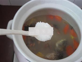 胡萝卜玉米鲫鱼汤怎么做，胡萝卜玉米鲫鱼汤怎么做好吃，胡萝卜玉米鲫鱼汤做法