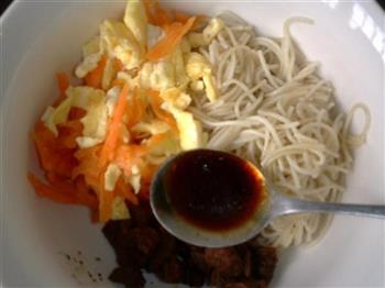 黑蒜牛肉炒面怎么做，黑蒜牛肉炒面怎么做好吃，黑蒜牛肉炒面做法