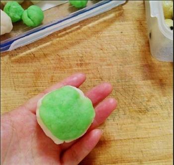 玉兔多彩冰皮月饼怎么做，玉兔多彩冰皮月饼怎么做好吃，玉兔多彩冰皮月饼做法