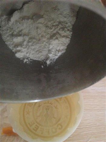 镂空双色月饼怎么做，镂空双色月饼怎么做好吃，镂空双色月饼做法