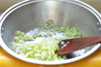 南瓜鲜蔬浓汤怎么做，南瓜鲜蔬浓汤怎么做好吃，南瓜鲜蔬浓汤做法