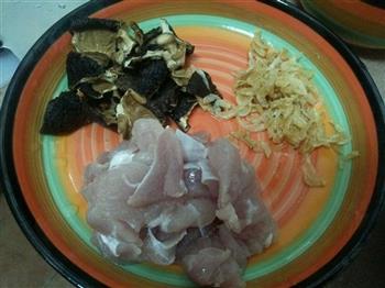香菇虾米汤米粉怎么做，香菇虾米汤米粉怎么做好吃，香菇虾米汤米粉做法