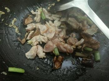 香菇虾米汤米粉怎么做，香菇虾米汤米粉怎么做好吃，香菇虾米汤米粉做法