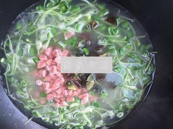皮蛋火腿豆苗汤怎么做，皮蛋火腿豆苗汤怎么做好吃，皮蛋火腿豆苗汤做法