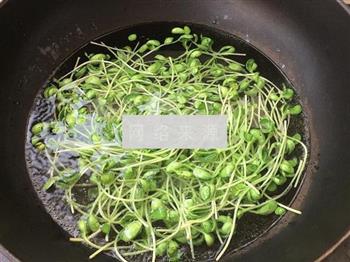 皮蛋火腿豆苗汤怎么做，皮蛋火腿豆苗汤怎么做好吃，皮蛋火腿豆苗汤做法