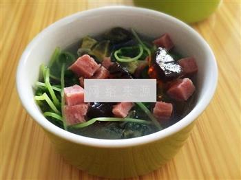 皮蛋火腿豆苗汤怎么做，皮蛋火腿豆苗汤怎么做好吃，皮蛋火腿豆苗汤做法