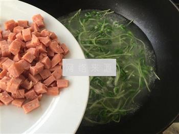 皮蛋火腿豆苗汤怎么做，皮蛋火腿豆苗汤怎么做好吃，皮蛋火腿豆苗汤做法
